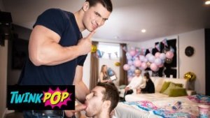 TWINKPOP – Benjamin Blue Convinces His Straight Friend That’s It’s Better To Eat A Cock Than A Pussy