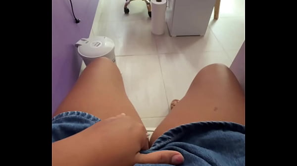 follandome el coño en publico enfrente de mis clientes