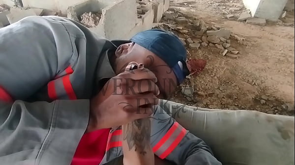 Estava fazendo caminhada perto da obra que meu marido trabalha e fui lá provocá-lo